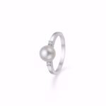 0005856_hvidguld-ring-i-14kt-med-brillant-og-75mm-perle-8279614hv