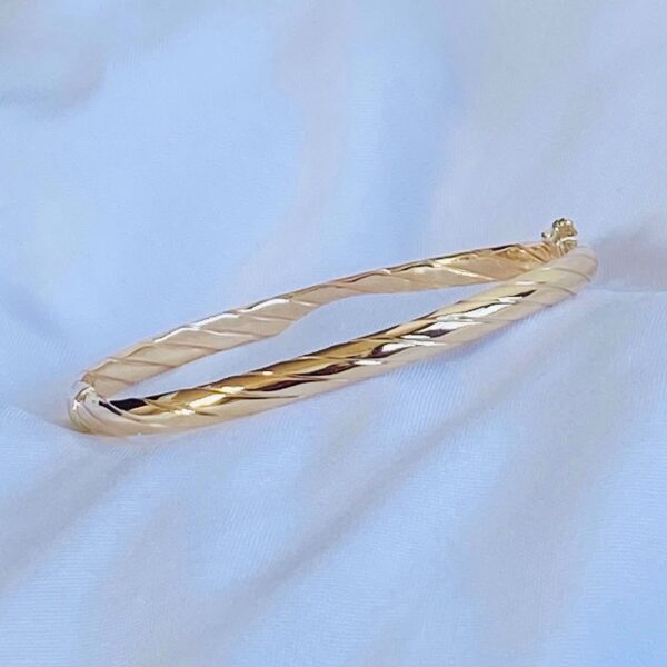 Guld armring 8kt. snoet og twistet